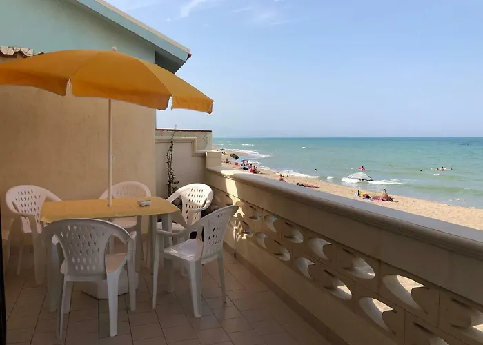 Paradiso Fronte Mare Holiday home *