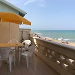 Paradiso Fronte Mare Vakantiehuis *