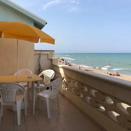 Paradiso Fronte Mare בית נופש *